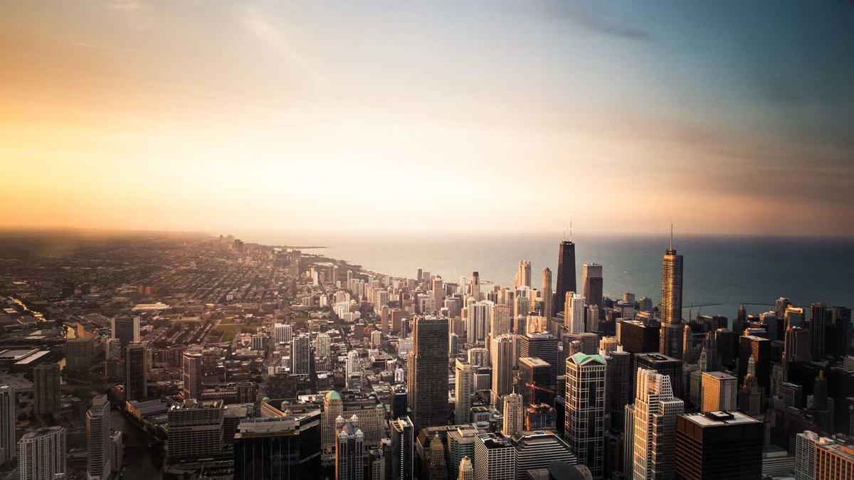 茶叶在沸水中舒展，茶香四溢